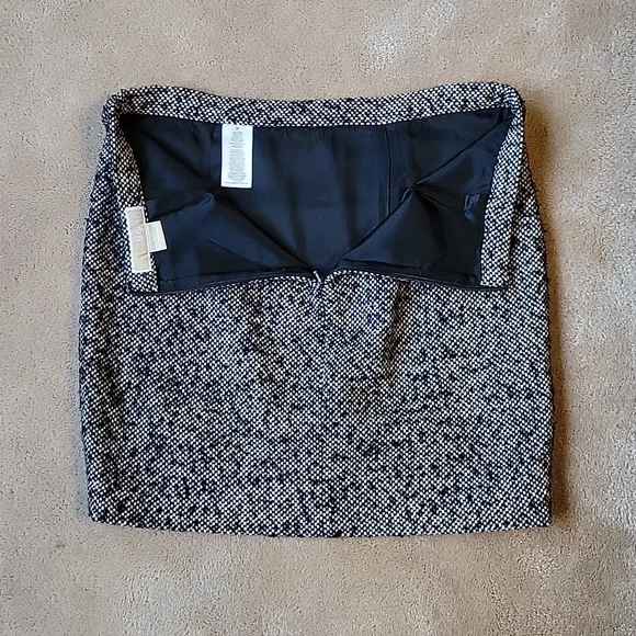 Michael Kors Wool Pencil Skirt Size 8P - Picture 9 of 9